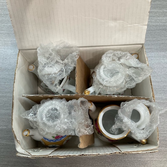 FOUR 1898 MINIATURE TEAPOTS WIYH LIDS - Picture 11 of 11